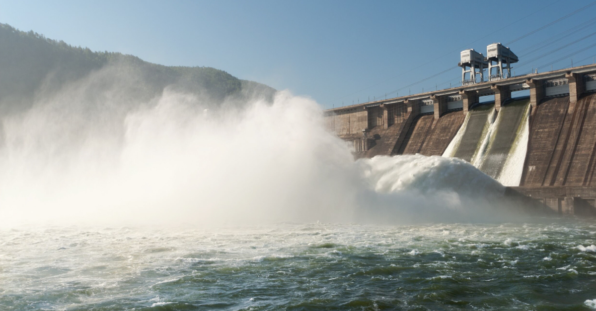 Diga con fuoriuscita di acqua